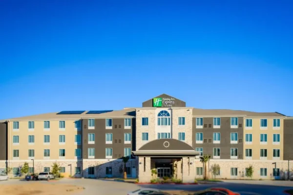 Holiday-Inn-Austin-_1-600x400
