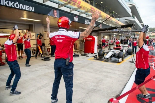 pitlane_hospitality_shutterstock-600x400